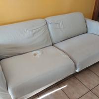 Divano 2 posti e divano letto 3 posti.