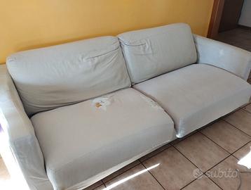 Divano 2 posti e divano letto 3 posti.