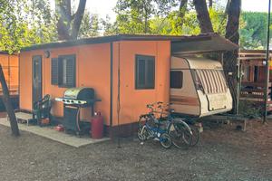 Roulotte KNAUS con veranda chiusa in legno