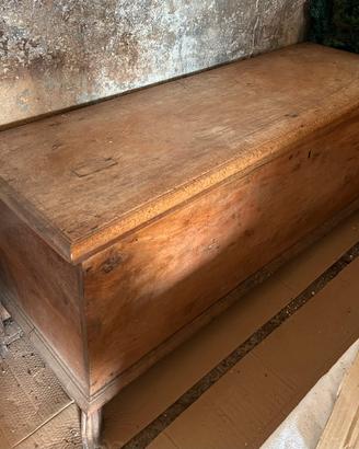 Cassapanca in legno di noce