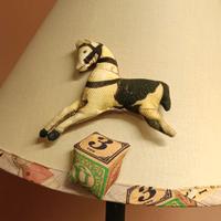 Piantana per cameretta bimbo – Design dolce e luce