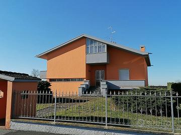 Villa singola Monte Cremasco [MON 360VRG]