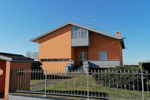 Villa singola Monte Cremasco [MON 360VRG]