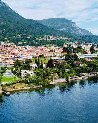 Villa di 315 m² con più di 5 locali e box auto a M
