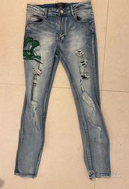 Jeans con ricamo