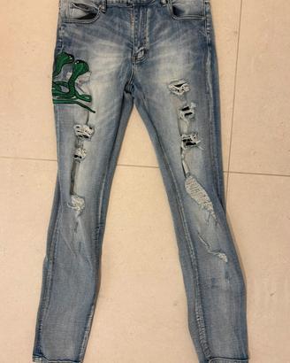 Jeans con ricamo