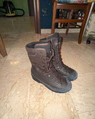 Anfibi tipo esercito alti