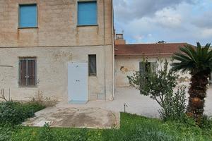 Casa indipendente con giardino Spagnola