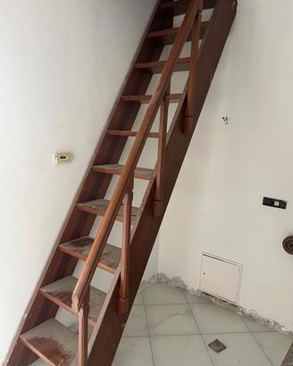 scala in legno