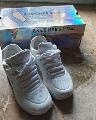 SCARPE SKECHERS STREET LOS ANGELES