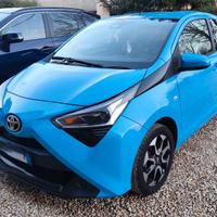 Toyota Aygo II 2018 5p 1.0 x-play 72cv