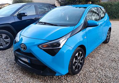 Toyota Aygo II 2018 5p 1.0 x-play 72cv