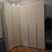 Due Armadi angolari bianco lucido