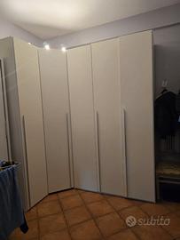 Due Armadi angolari bianco lucido