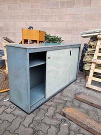 ARMADIO CON ANTE SCORREVOLI MULTIUSO TOP IN FORMIC