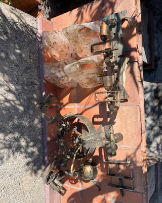 Lampadario e 2 applique in ferro battuto rustico