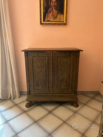 Mobile a letto a scomparsa in legno intagliato