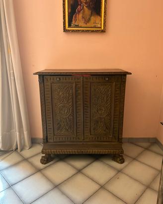 Mobile a letto a scomparsa in legno intagliato