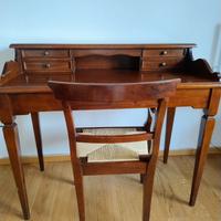 Scrivania con cassetti in legno massello