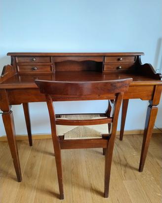 Scrivania con cassetti in legno massello