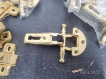 8 Cerniere Dorate per Mobili Scodellino 27 mm