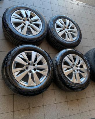 Cerchi in lega Chicago completi di gomme