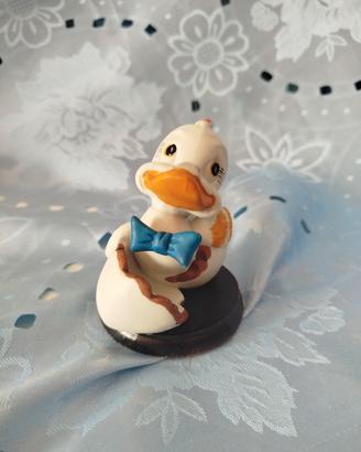 Statuina vintage Paperino in guscio d'uovo