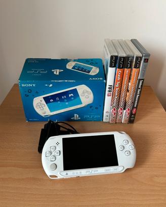 PSP Street E1004 bianca con scatola + 5 giochi