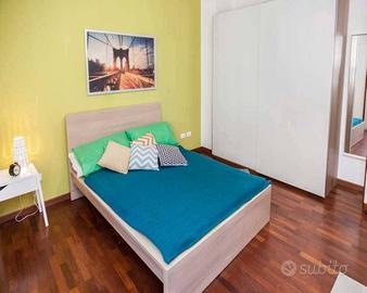 Stanza in appartamento di 104 m² a Milano