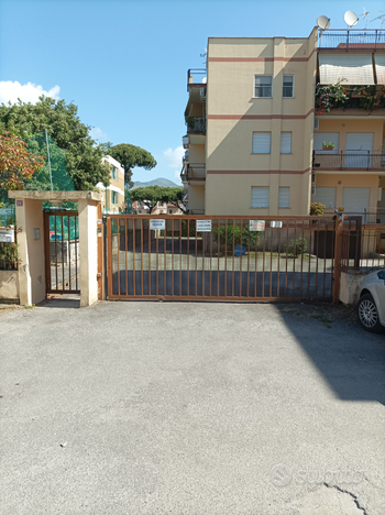 Ampio garage in Via Giovanni Conti