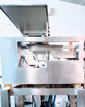 Pesatrice insaccatrice semiautomatica