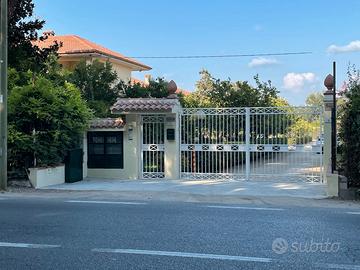 A 200 m. dal mare villette in parco