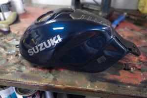Serbatoio Suzuki GSX 750 Inazuma