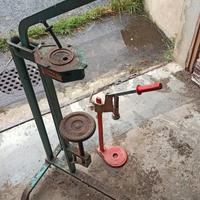 Coppia di tappatrici vintage (sughero e corona)