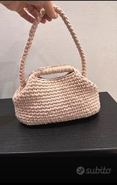 Clutch realizzata a mano all’uncinetto