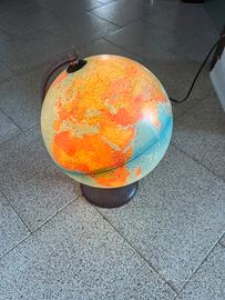 Mappamondo illuminato