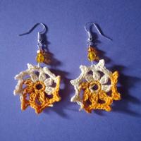 orecchini realizzati a uncinetto 