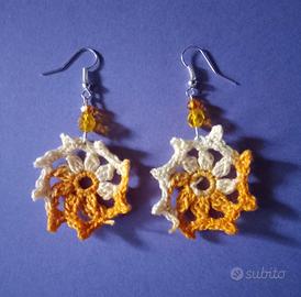 orecchini realizzati a uncinetto 