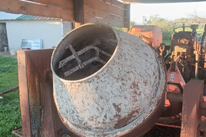 Betoniera con attacco al trattore