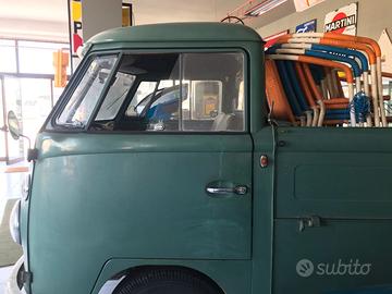 Foto vintage  con Maggiolini e Pumini Volkswagen