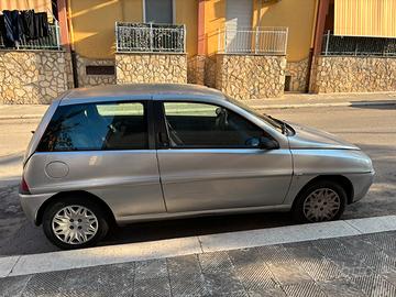 Lancia Y Elefantino Blu