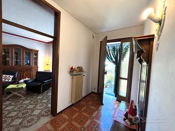 Villetta singola anni '70 con terreno edificabile