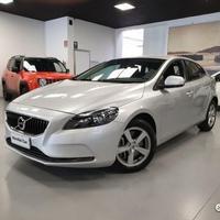 Volvo v40 2018