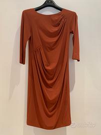 Abito Cos ruggine con doppio drappeggio