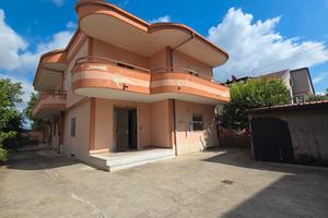 Bifamiliare con spazio esterno di 170 mq