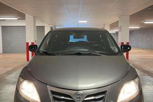 Lancia Ypsilon “EcoChic Gold” (Trattabile)