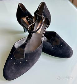 Scarpe eleganti nere scamosciate con tacco