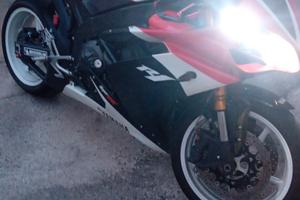 Yamaha R1 del 2007