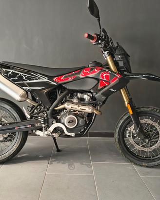Nuovo Qj Motor Cov 125 Motard OPERAZIONE 50%