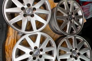 CERCHI IN LEGA 16” VOLVO